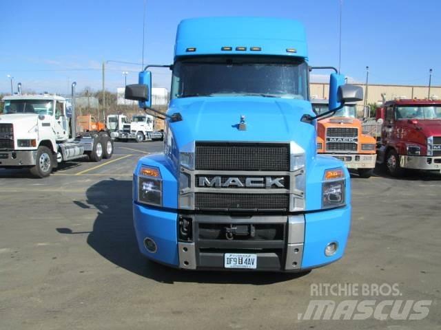 Mack AN64T Prime Movers