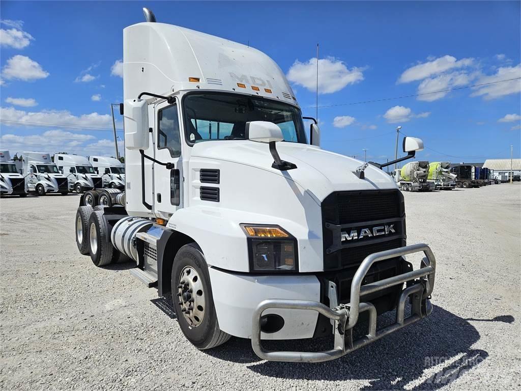 Mack AN64T Prime Movers
