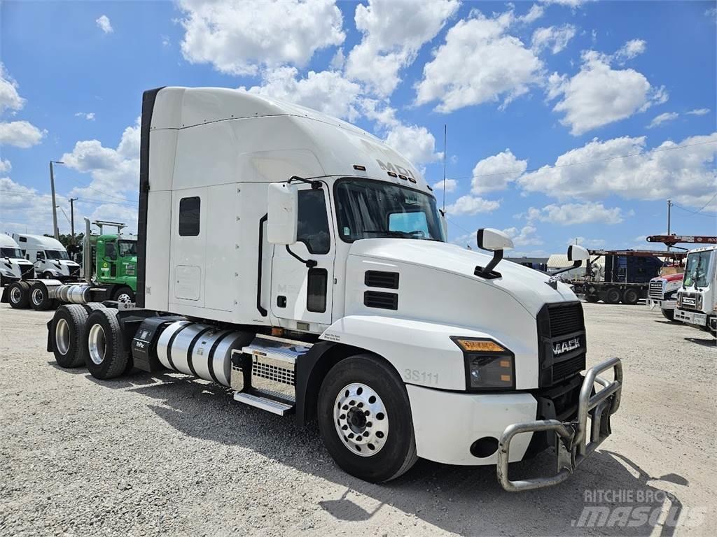 Mack AN64T Prime Movers