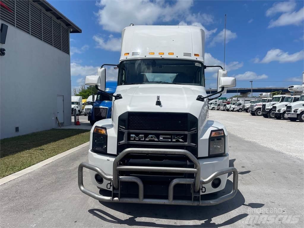 Mack AN64T Prime Movers