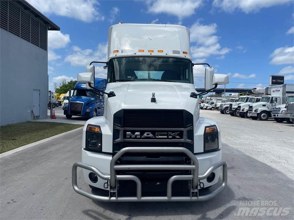 Mack AN64T Prime Movers