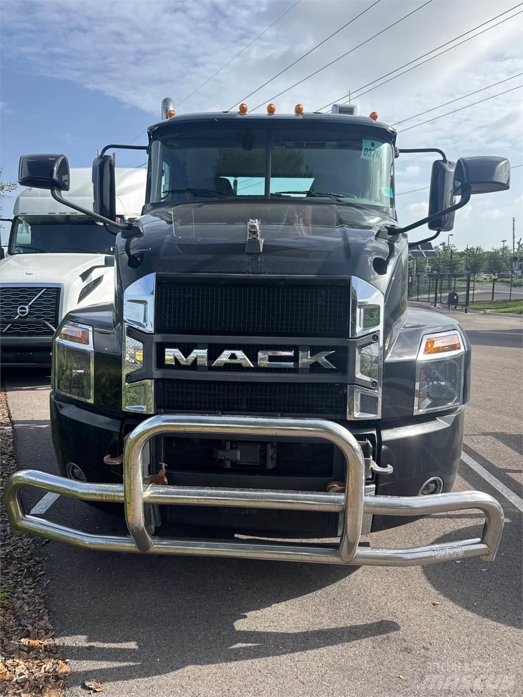 Mack AN64T Prime Movers