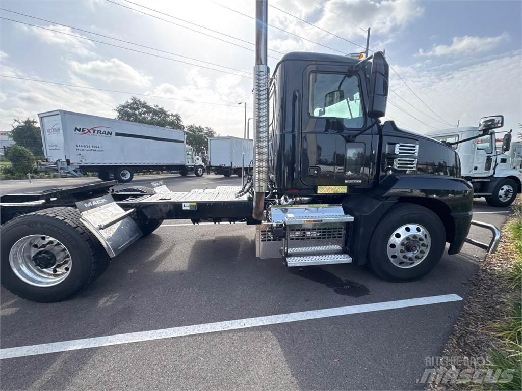 Mack AN64T Prime Movers