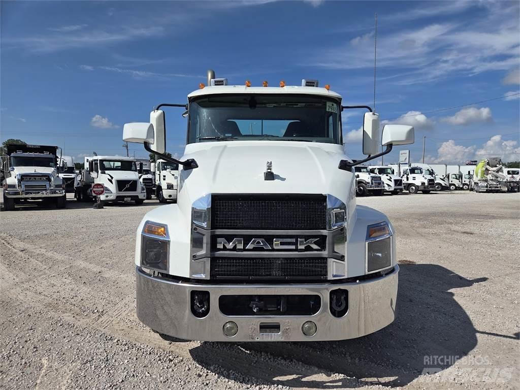 Mack AN64T Prime Movers