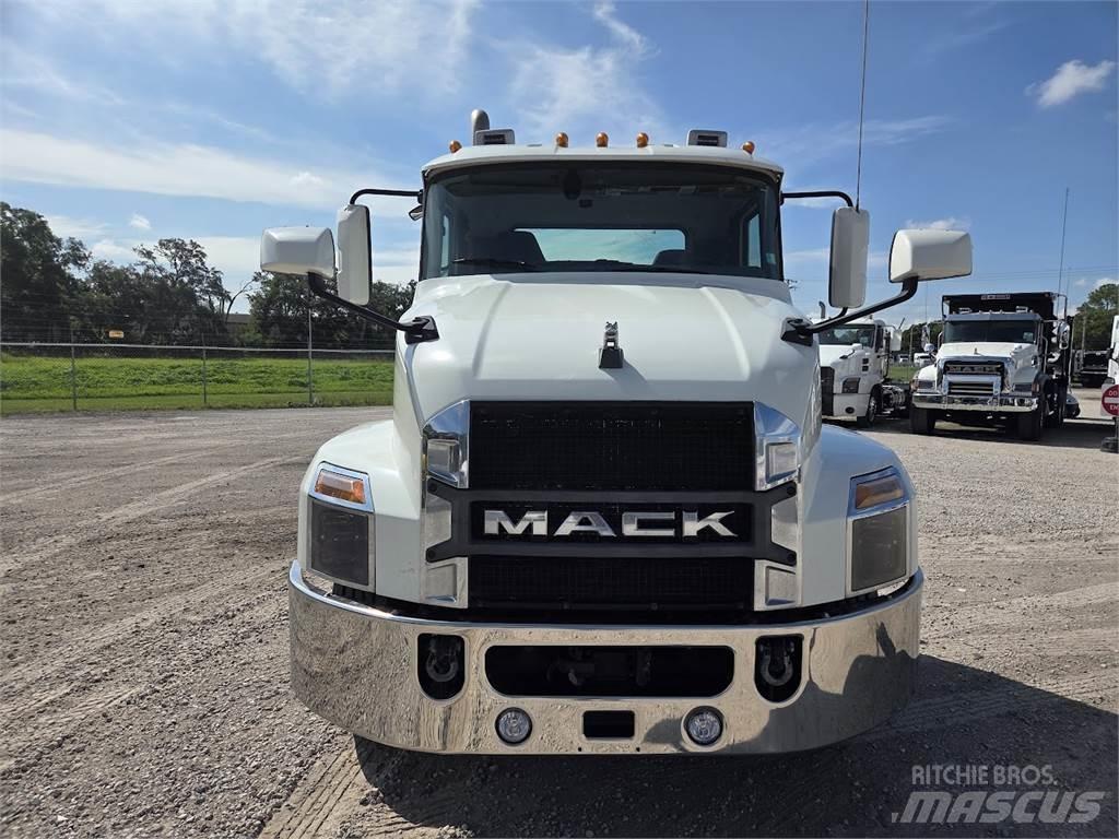 Mack AN64T Prime Movers