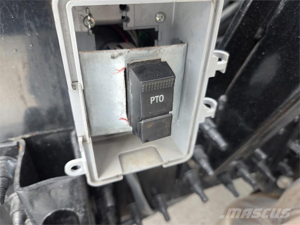 Mack AN64T Prime Movers