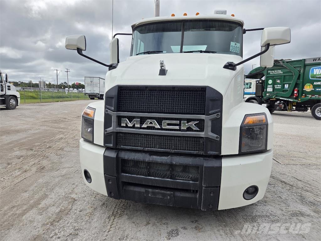 Mack AN64T Prime Movers