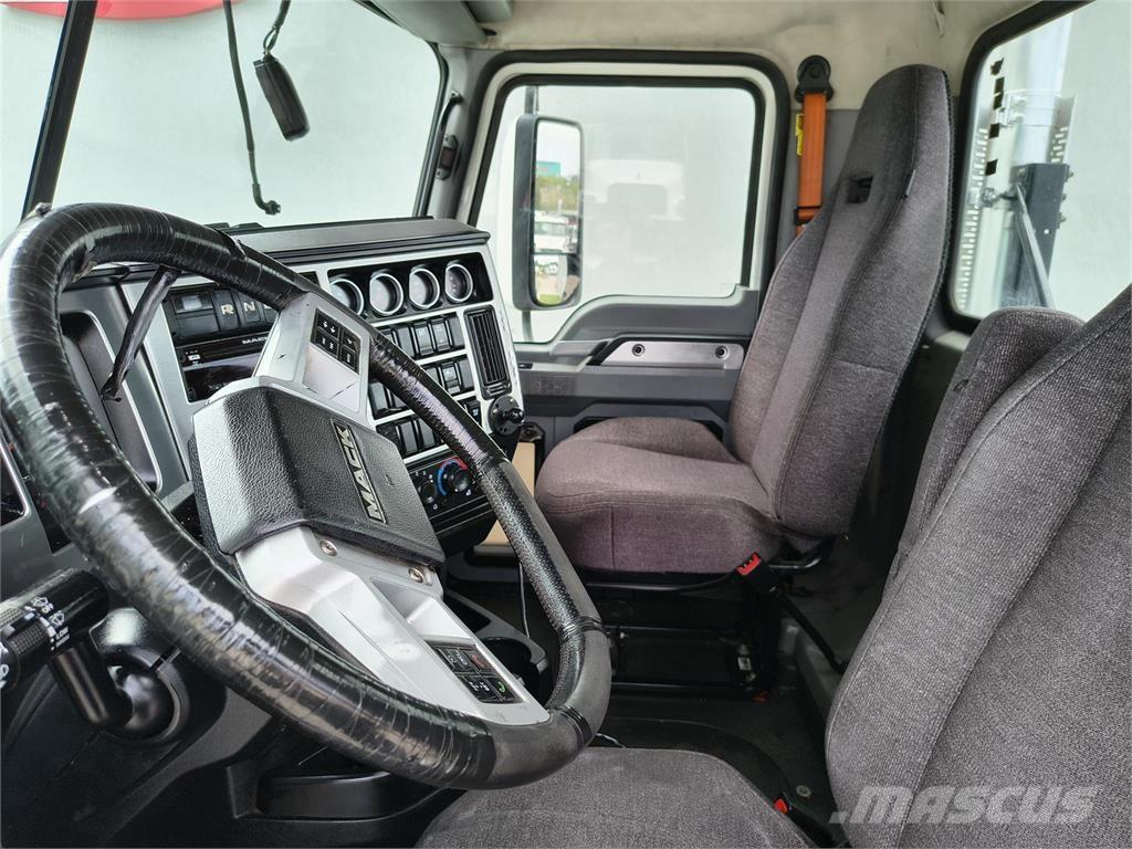 Mack AN64T Prime Movers