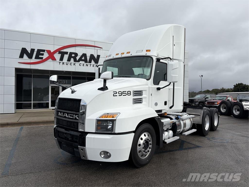 Mack AN64T Prime Movers