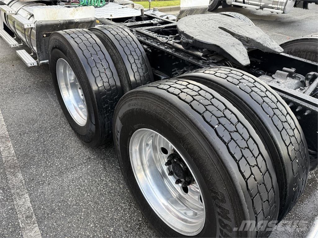 Mack CHU613 Prime Movers