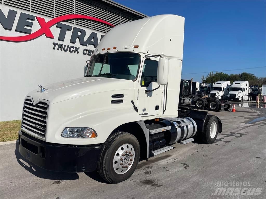 Mack CXU612 Prime Movers