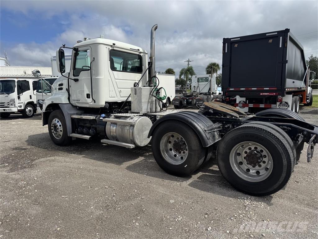 Mack CXU613 Prime Movers