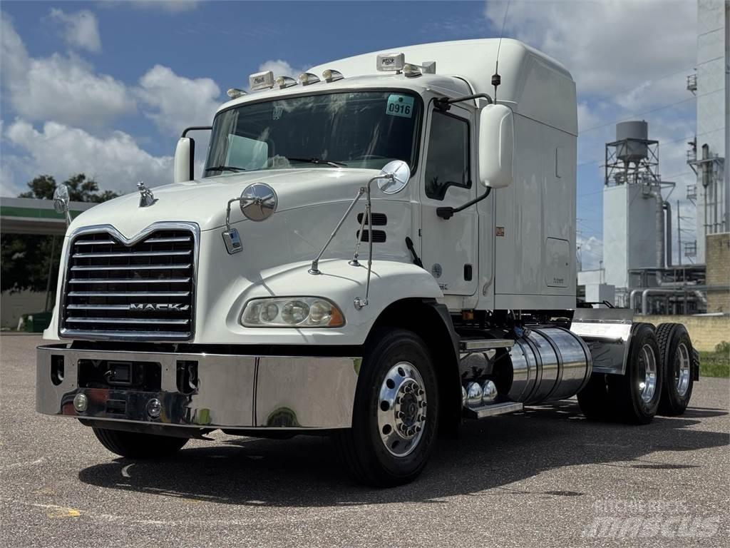 Mack CXU613 Prime Movers