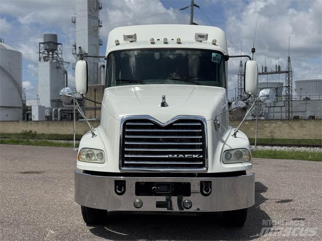 Mack CXU613 Prime Movers