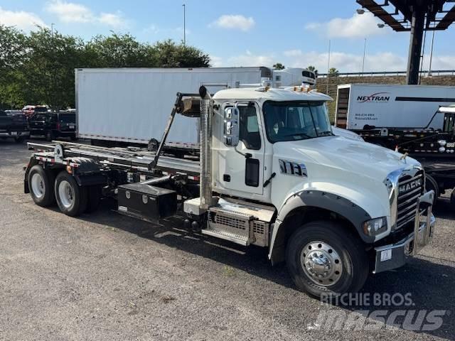Mack GR64F Other trucks