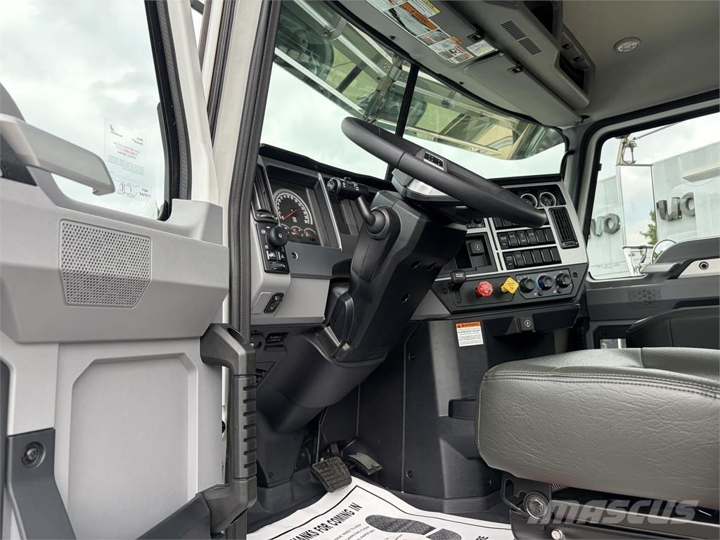 Mack GR64FT Prime Movers