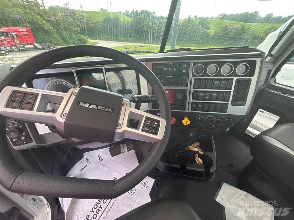 Mack GR64FT Prime Movers