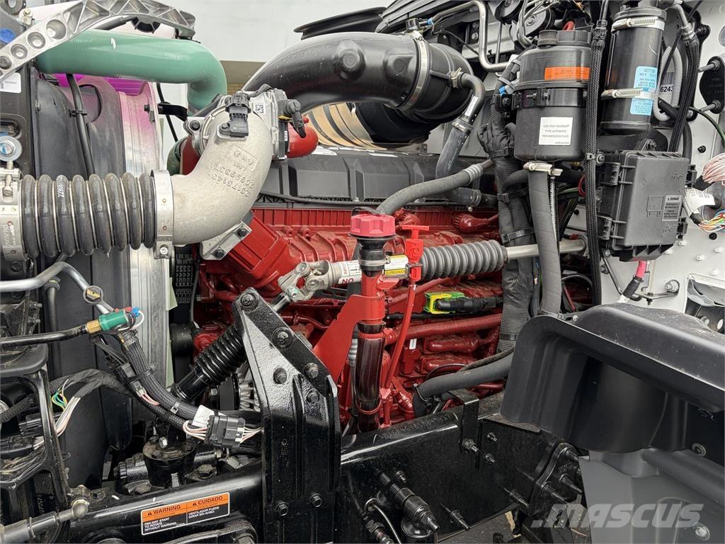 Mack GR64FT Prime Movers