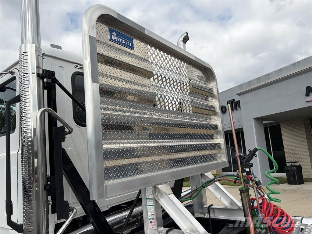 Mack GR64FT Prime Movers