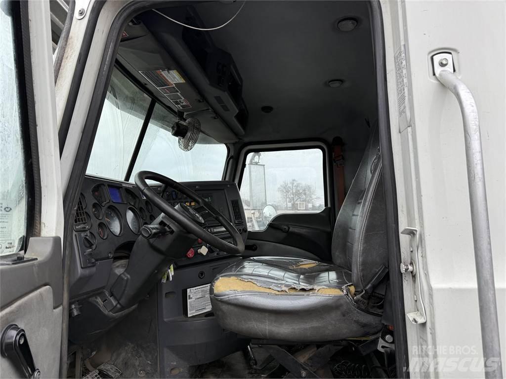 Mack GU700 Chassis Cab trucks