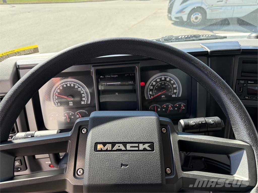 Mack MD6 42R Box trucks