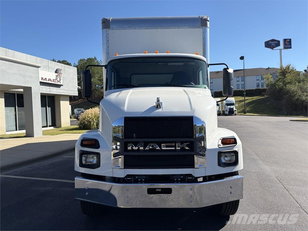 Mack MD6 42R Box trucks