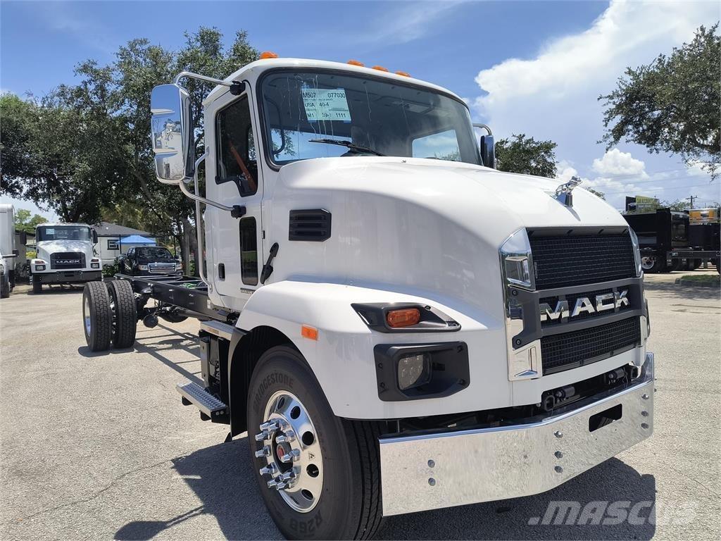 Mack MD7 42R Chassis Cab trucks