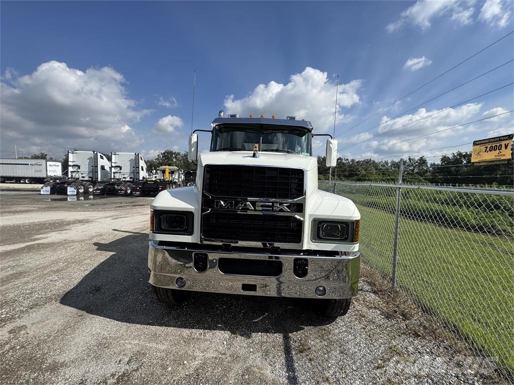 Mack PI64T Prime Movers