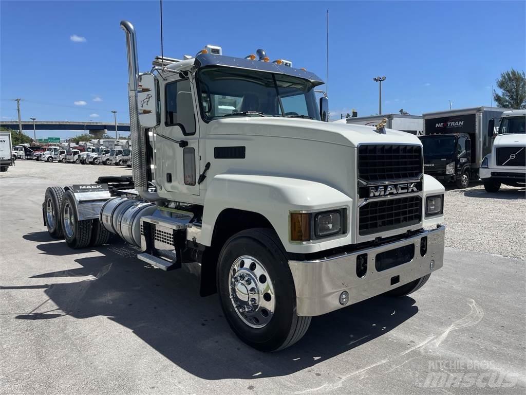 Mack PI64T Prime Movers
