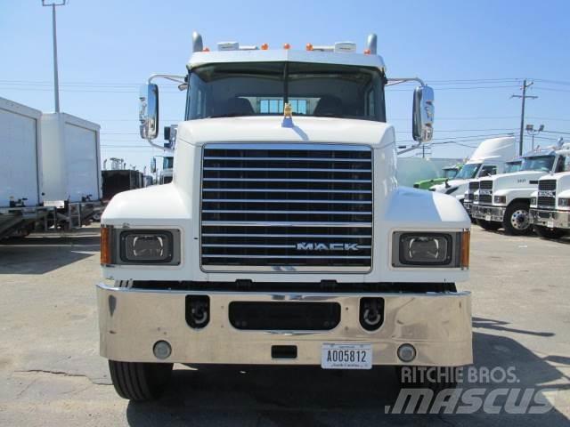 Mack PI64T Prime Movers