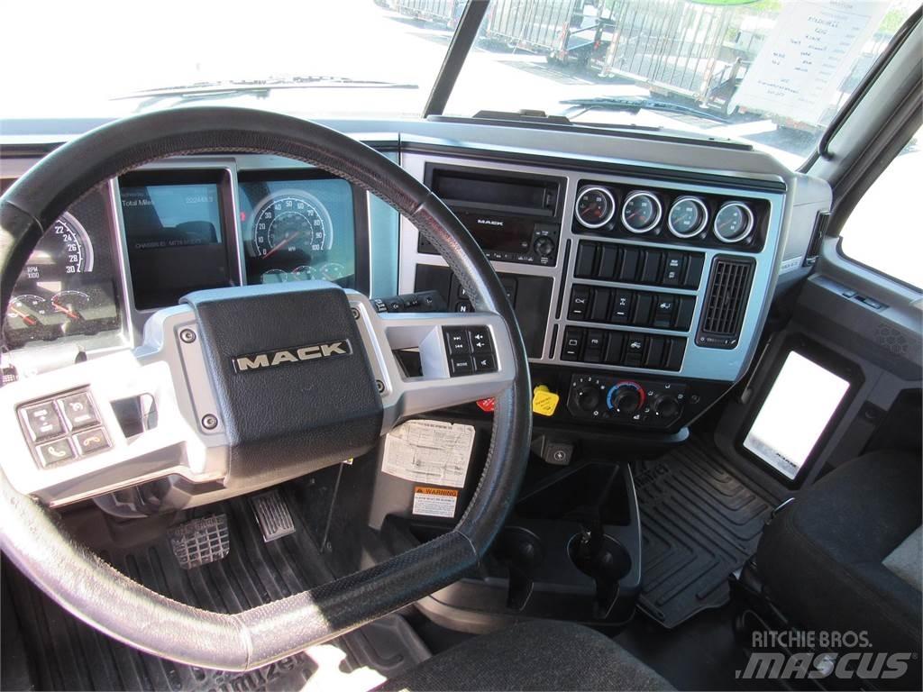 Mack PI64T Prime Movers