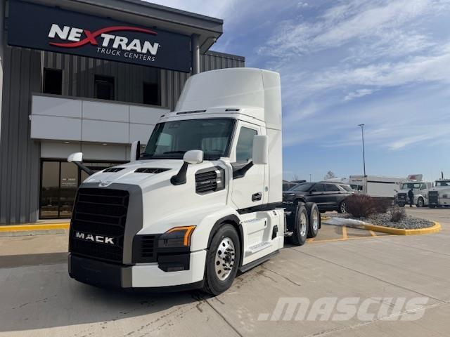 Mack PR64T DAYCAB Prime Movers
