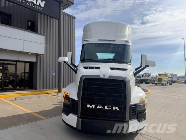 Mack PR64T DAYCAB Prime Movers