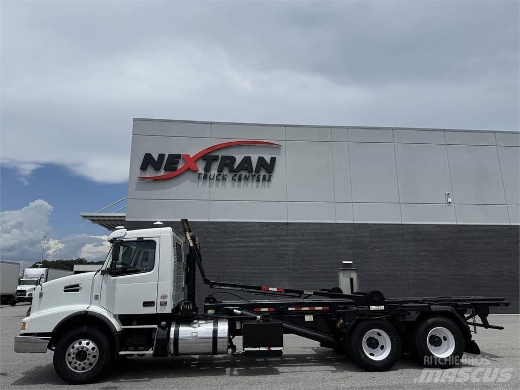 Volvo VHD64B300 Prime Movers