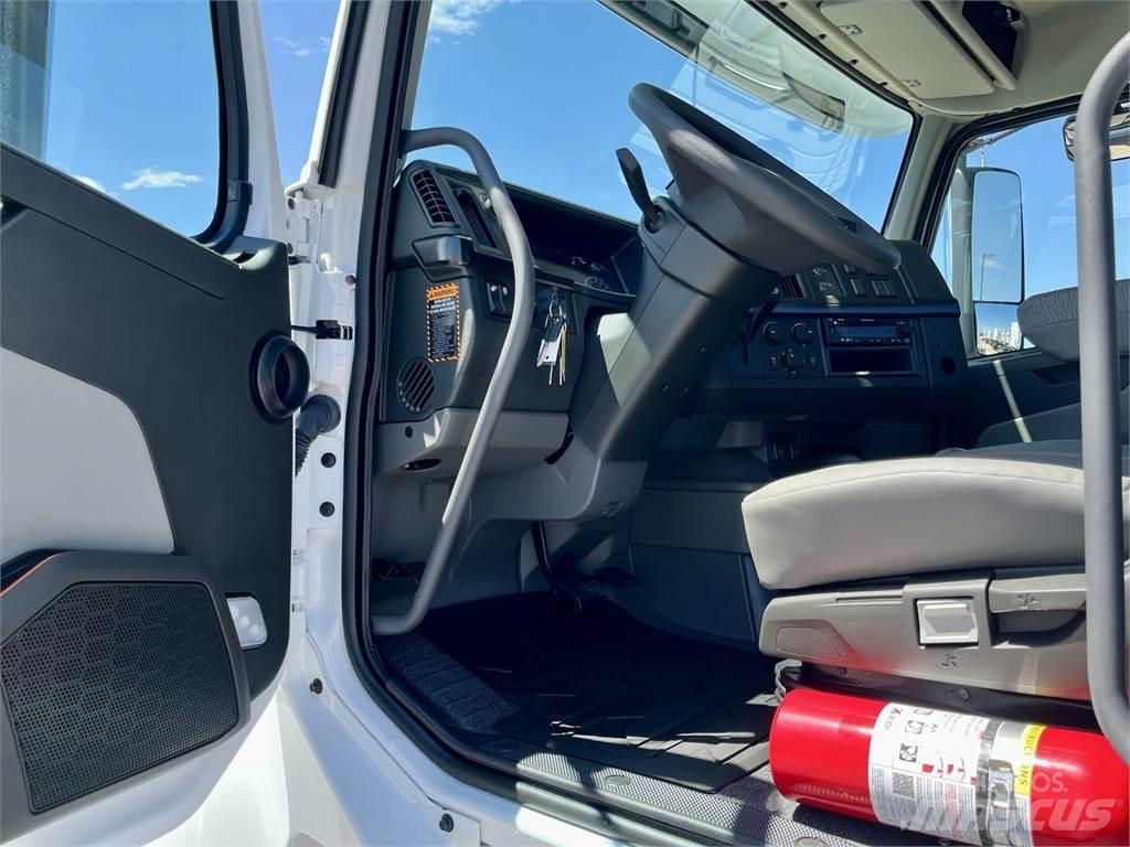 Volvo VHD64FT300 Prime Movers