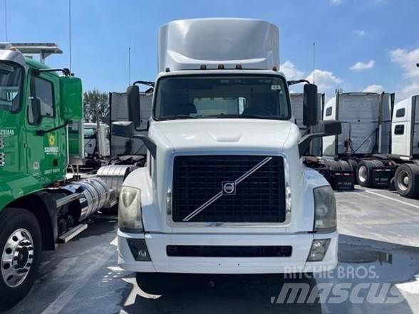 Volvo VNL42T Prime Movers