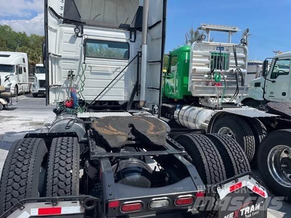 Volvo VNL42T Prime Movers