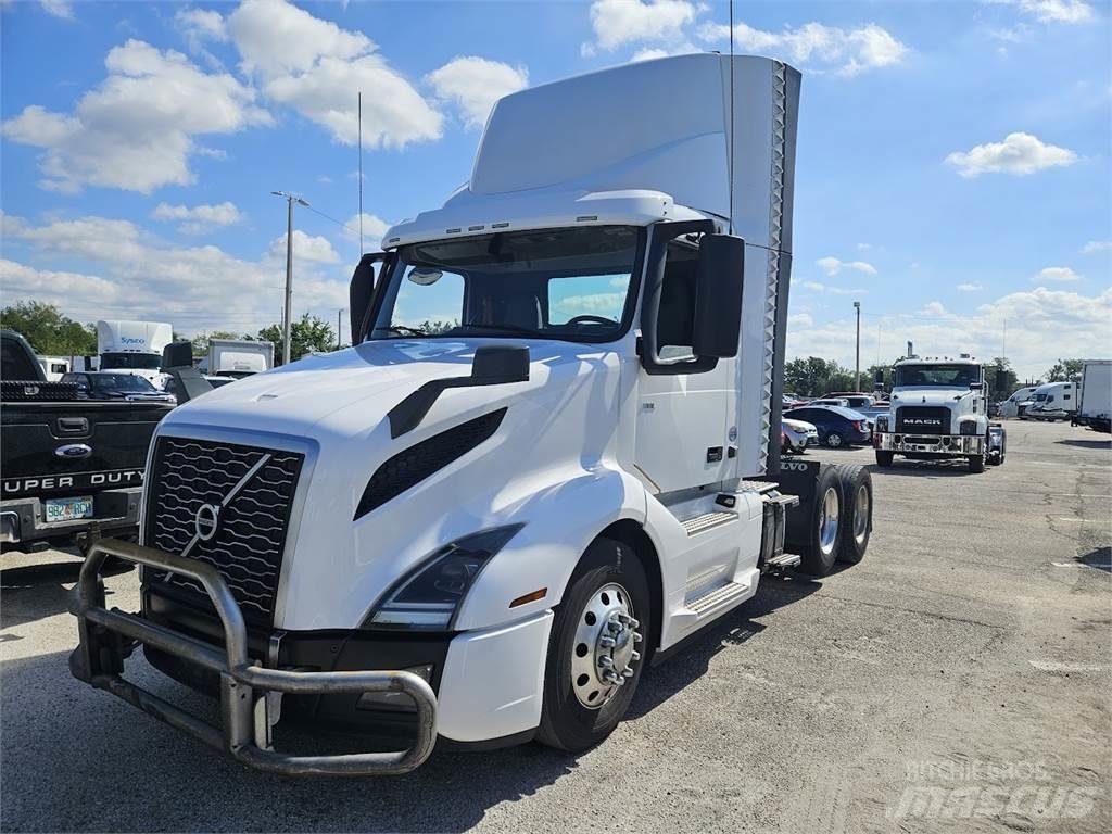 Volvo VNL62T300 Prime Movers
