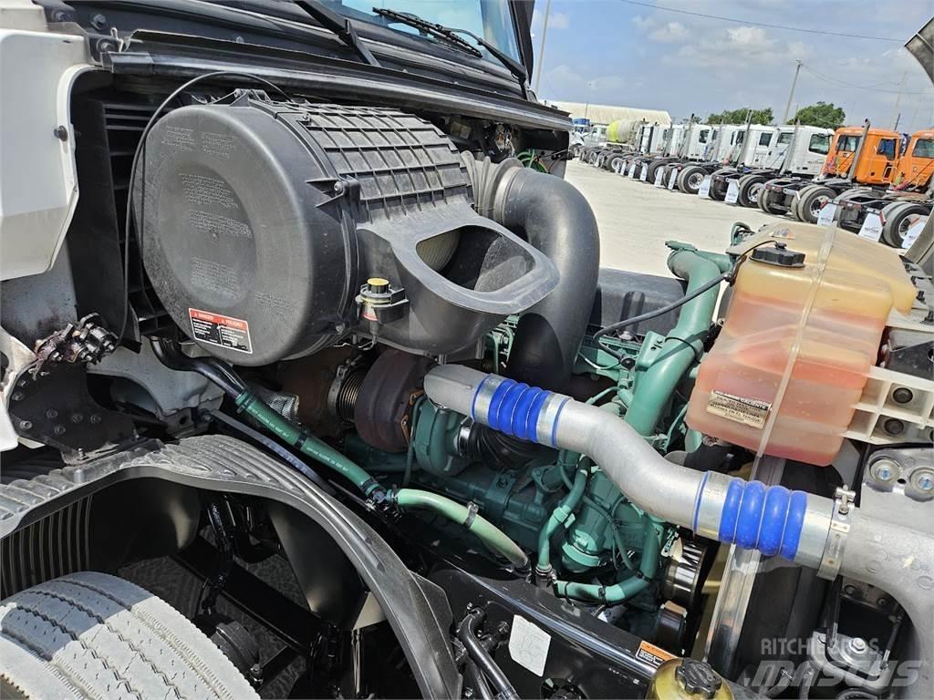 Volvo VNL62T300 Prime Movers