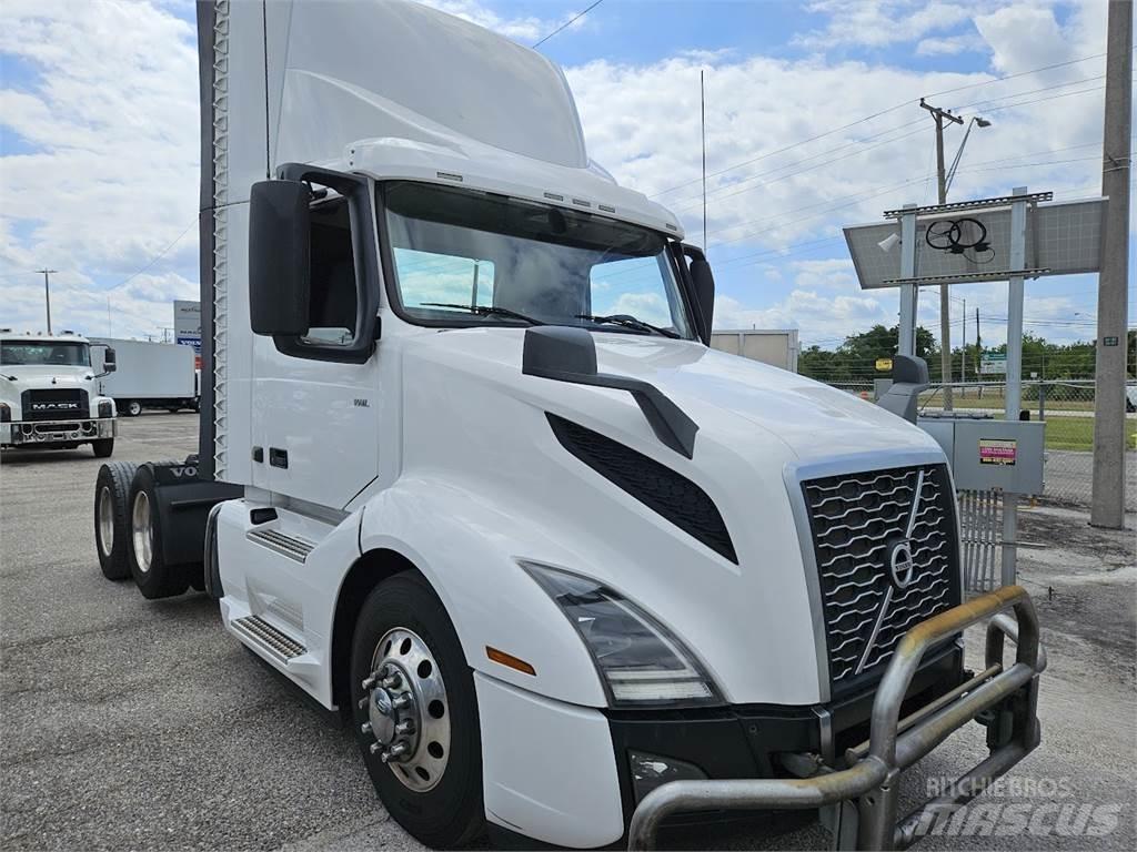 Volvo VNL62T300 Prime Movers