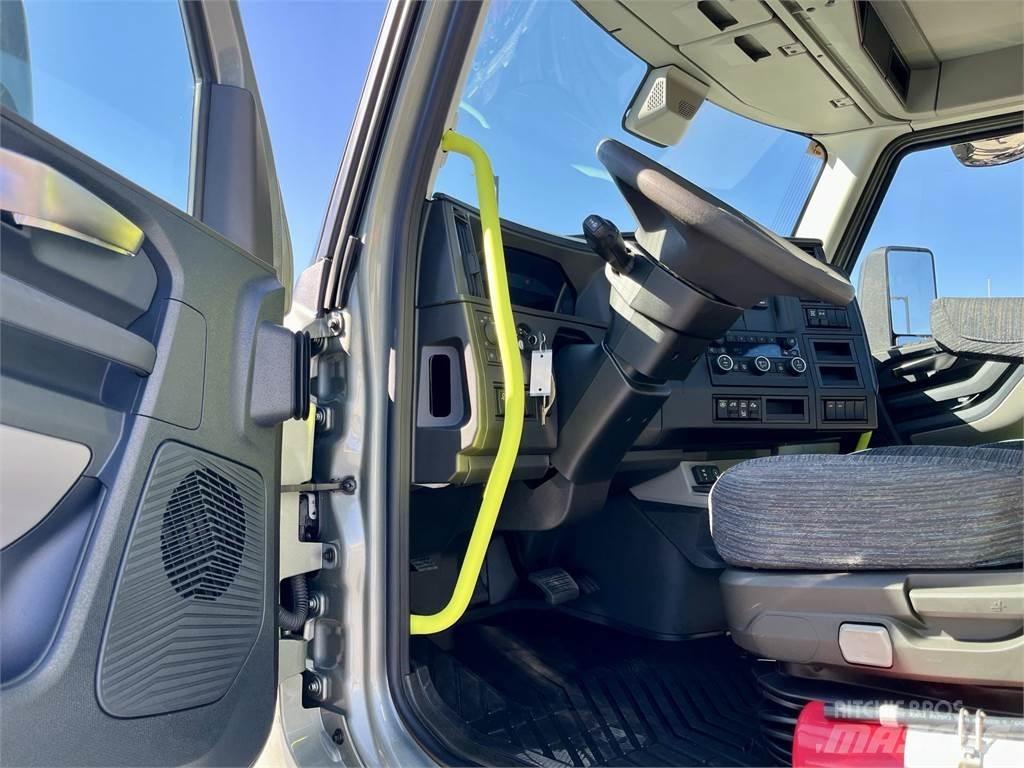 Volvo VNL64T300 Prime Movers