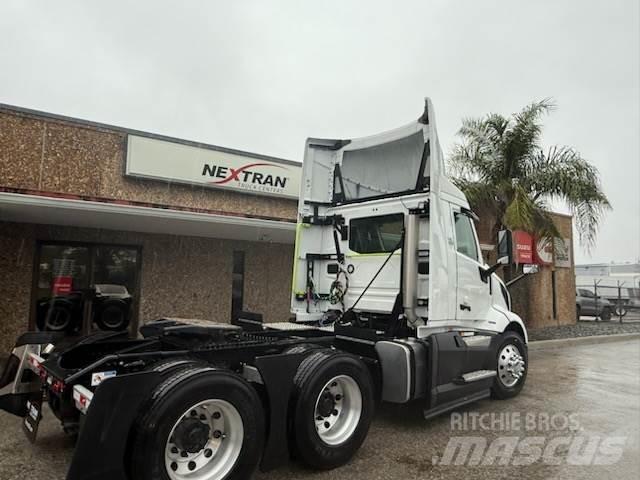 Volvo VNL64T300 Prime Movers