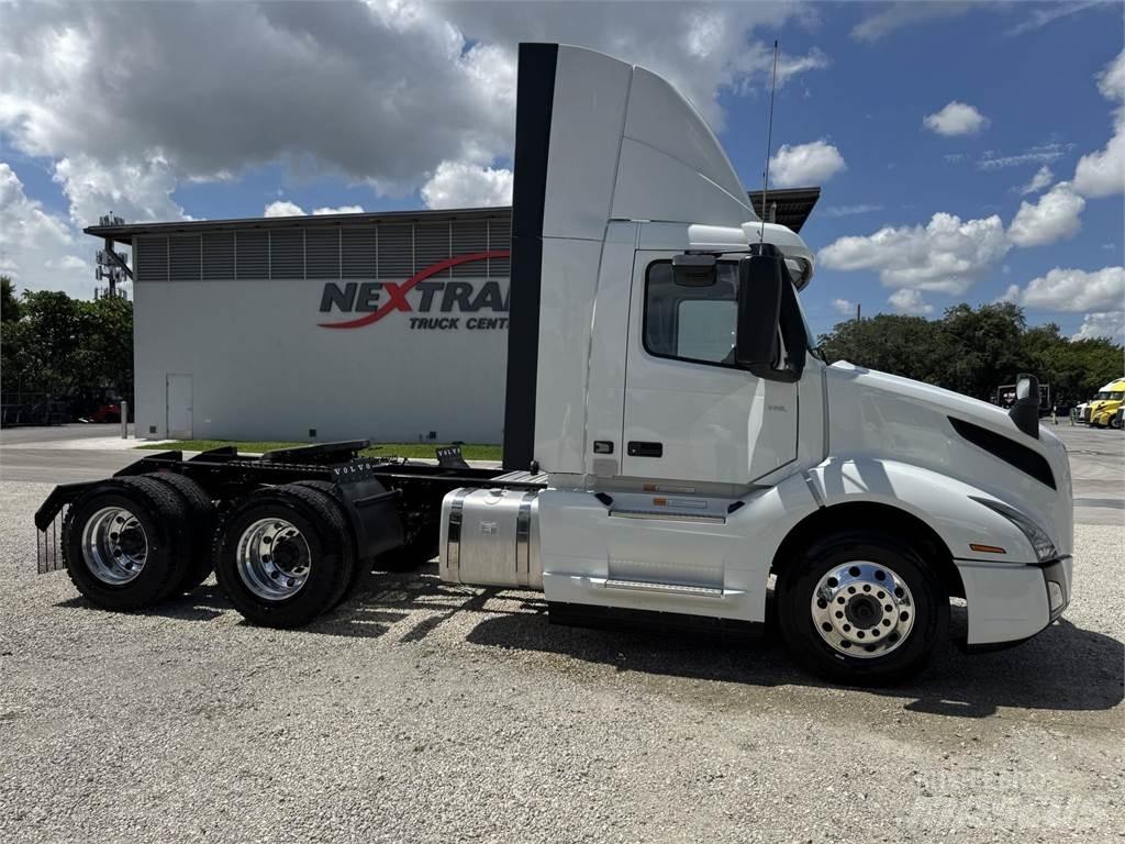 Volvo VNL64T300 Prime Movers