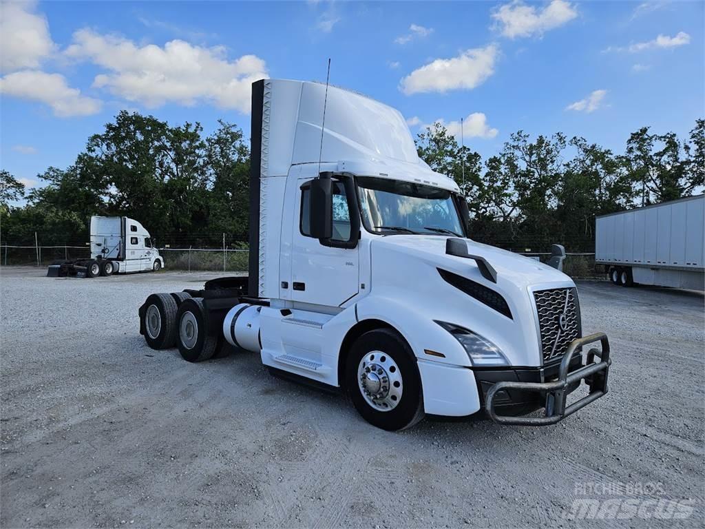 Volvo VNL64T300 Prime Movers