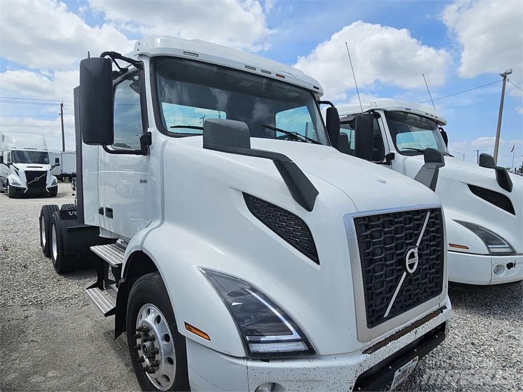 Volvo VNL64T300 Prime Movers