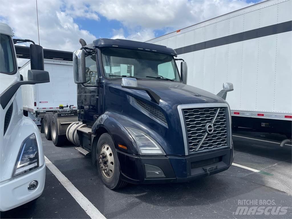 Volvo VNL64T300 Prime Movers