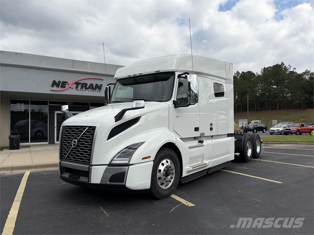 Volvo VNL64T740 Prime Movers