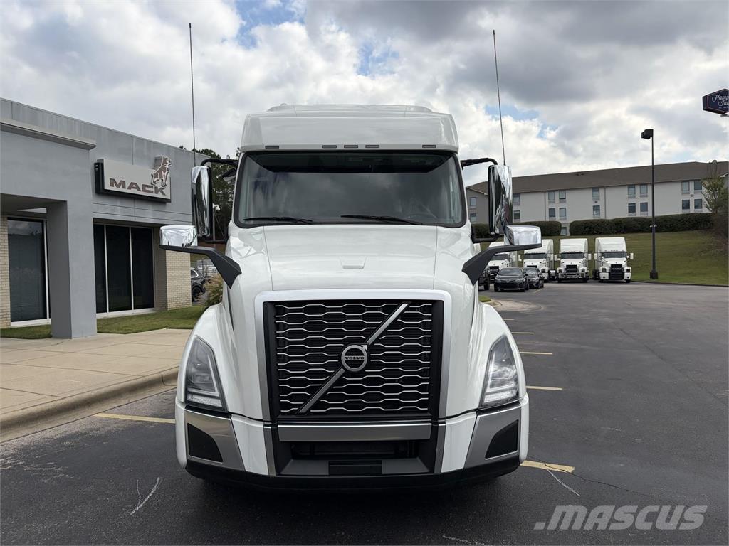 Volvo VNL64T740 Prime Movers