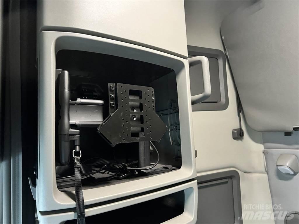 Volvo VNL64T760 Prime Movers