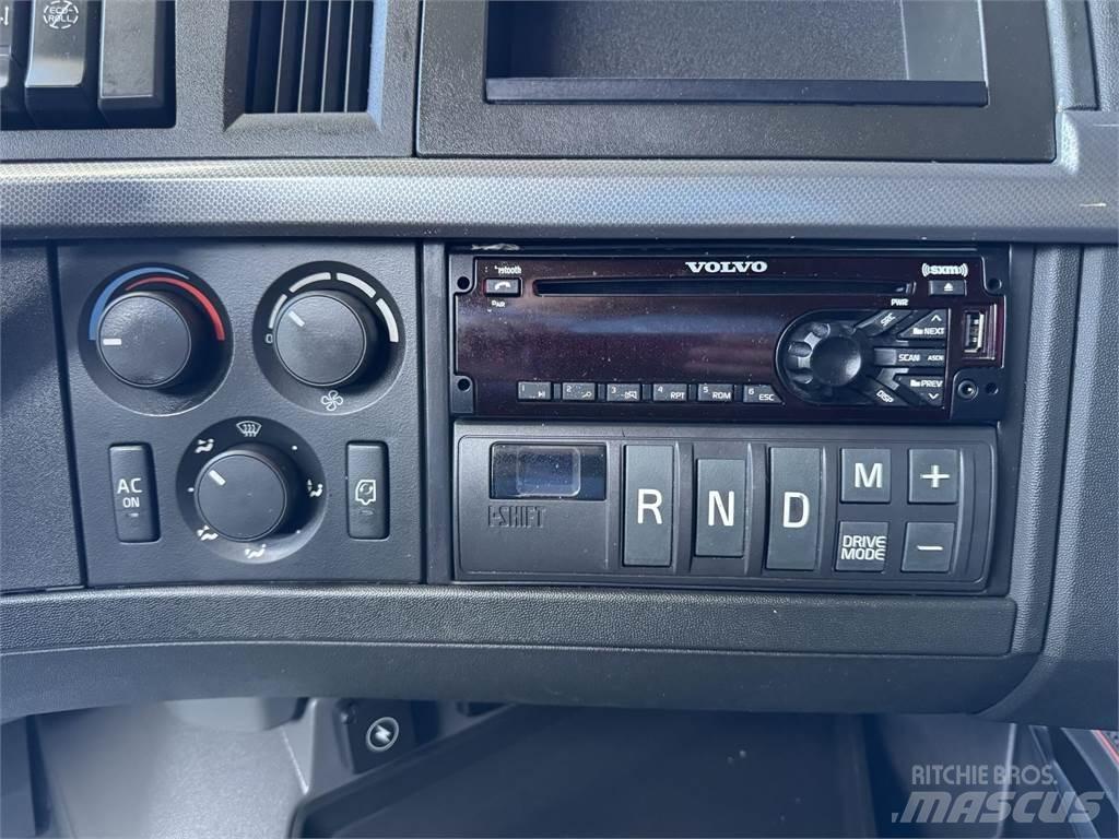 Volvo VNL64T760 Prime Movers